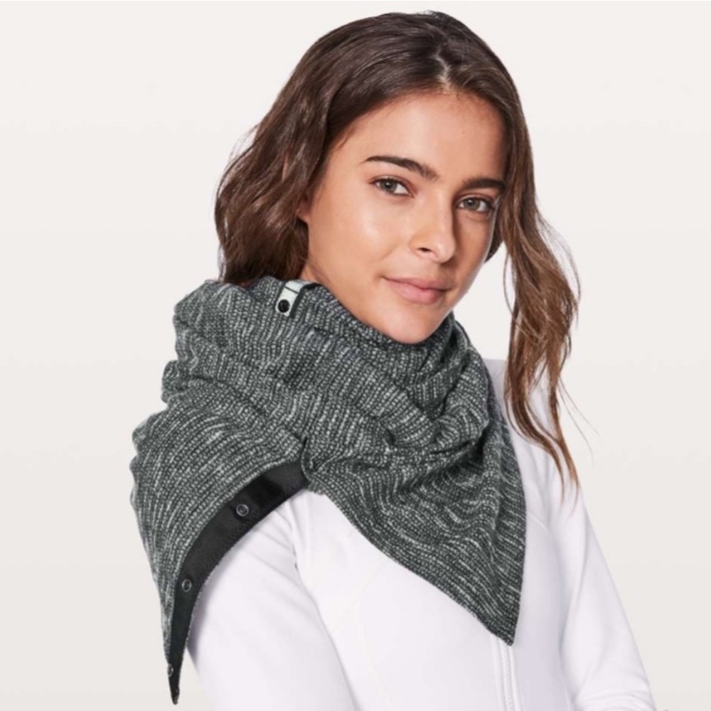Lululemon fleece wrap scarf
